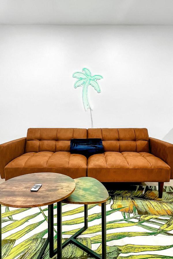 Brand New Tropicana #2 Apartamento *